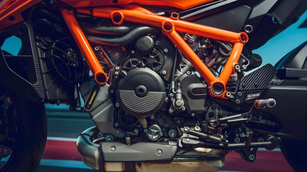 KTM 1390 Super Duke RR Track Engine