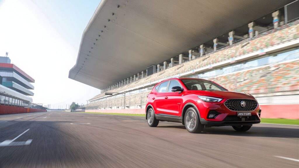 Best SUV Under 15 Lakhs With Panoramic Sunroof 